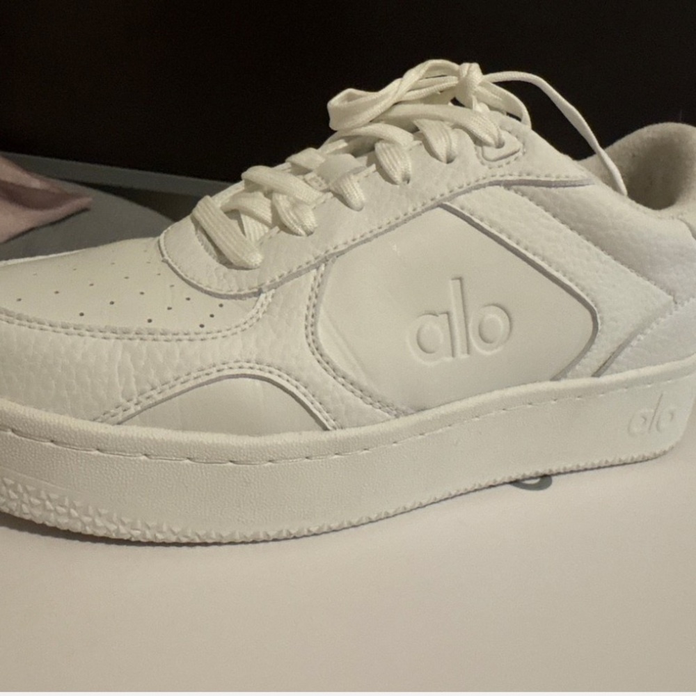 ALO Yoga women Classic White Sneakers